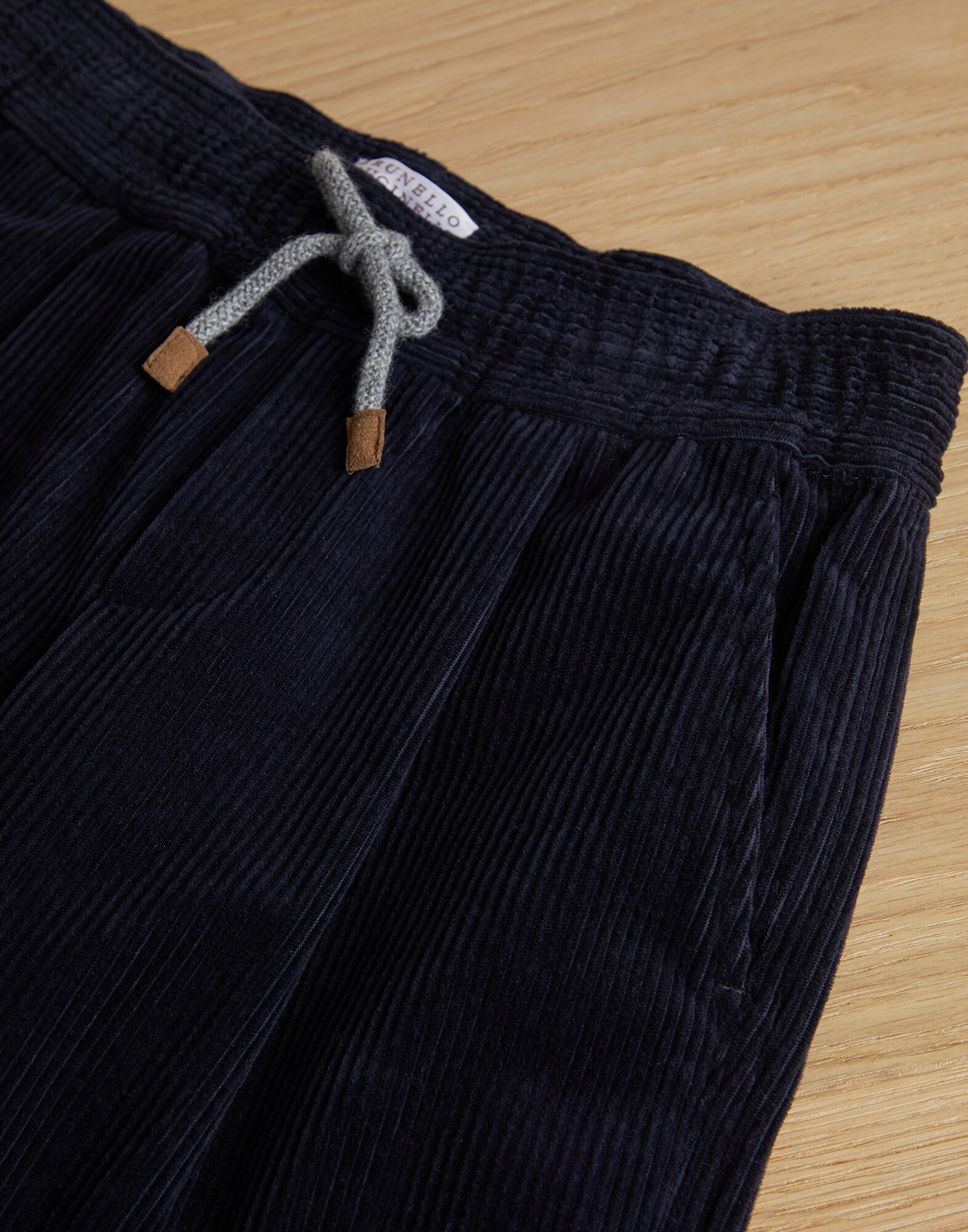 Pants - Detail view