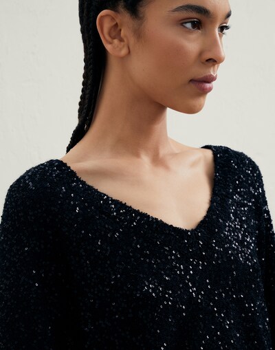 V-neck - Detail view