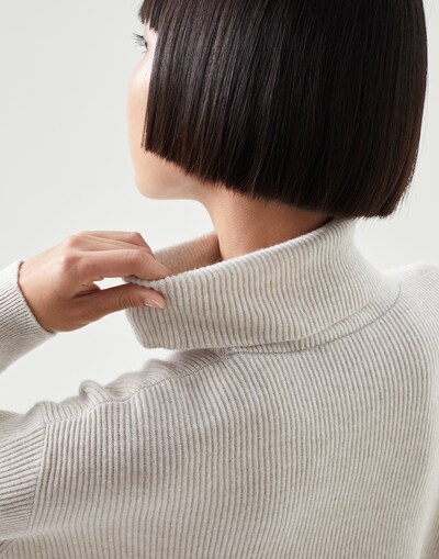 Turtleneck - Detail view