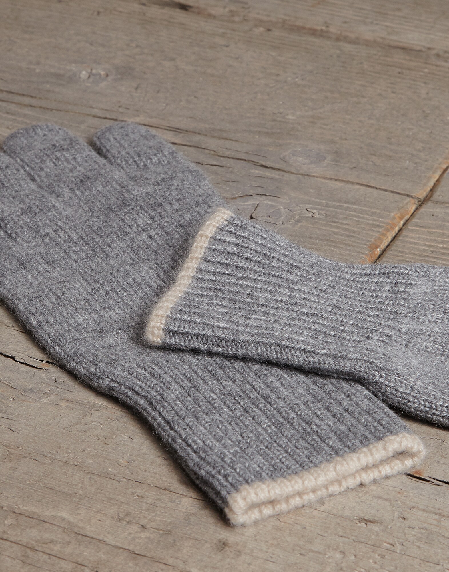 Gloves - Detail