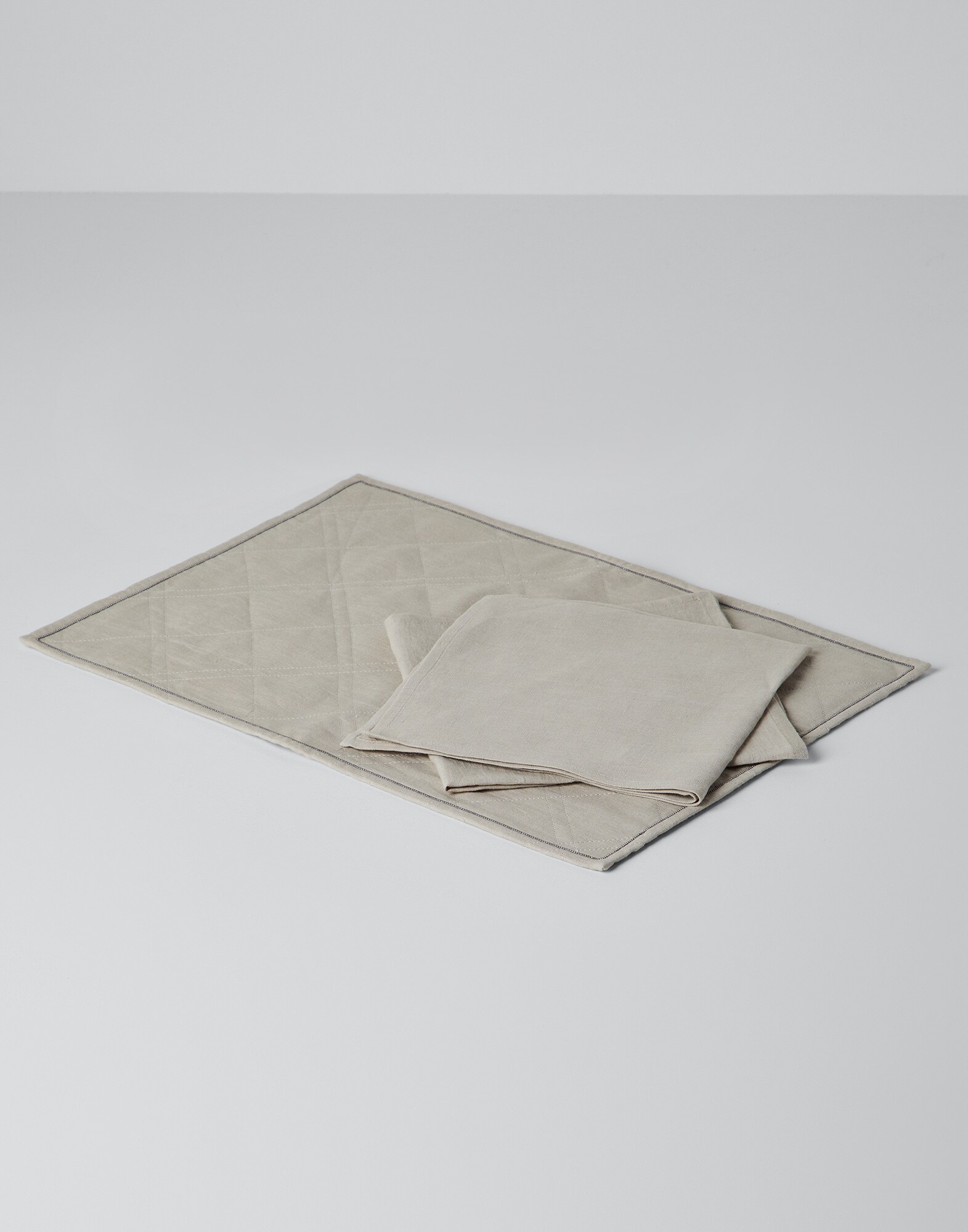 Placemat with two napkins