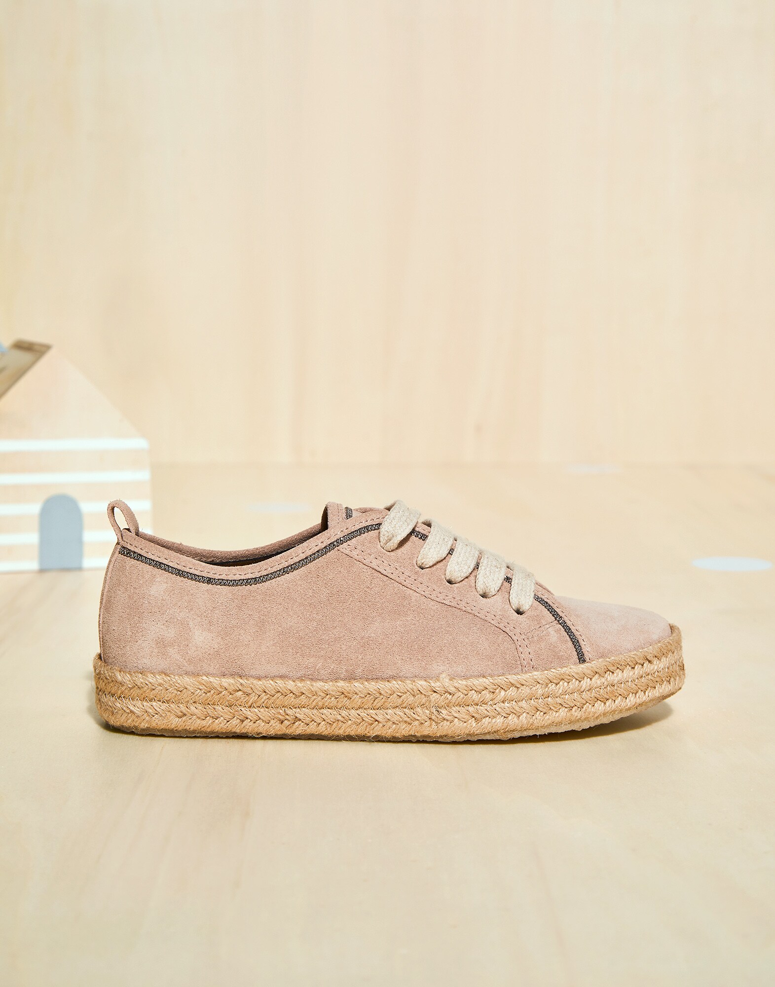 Sneakers - Editorial view