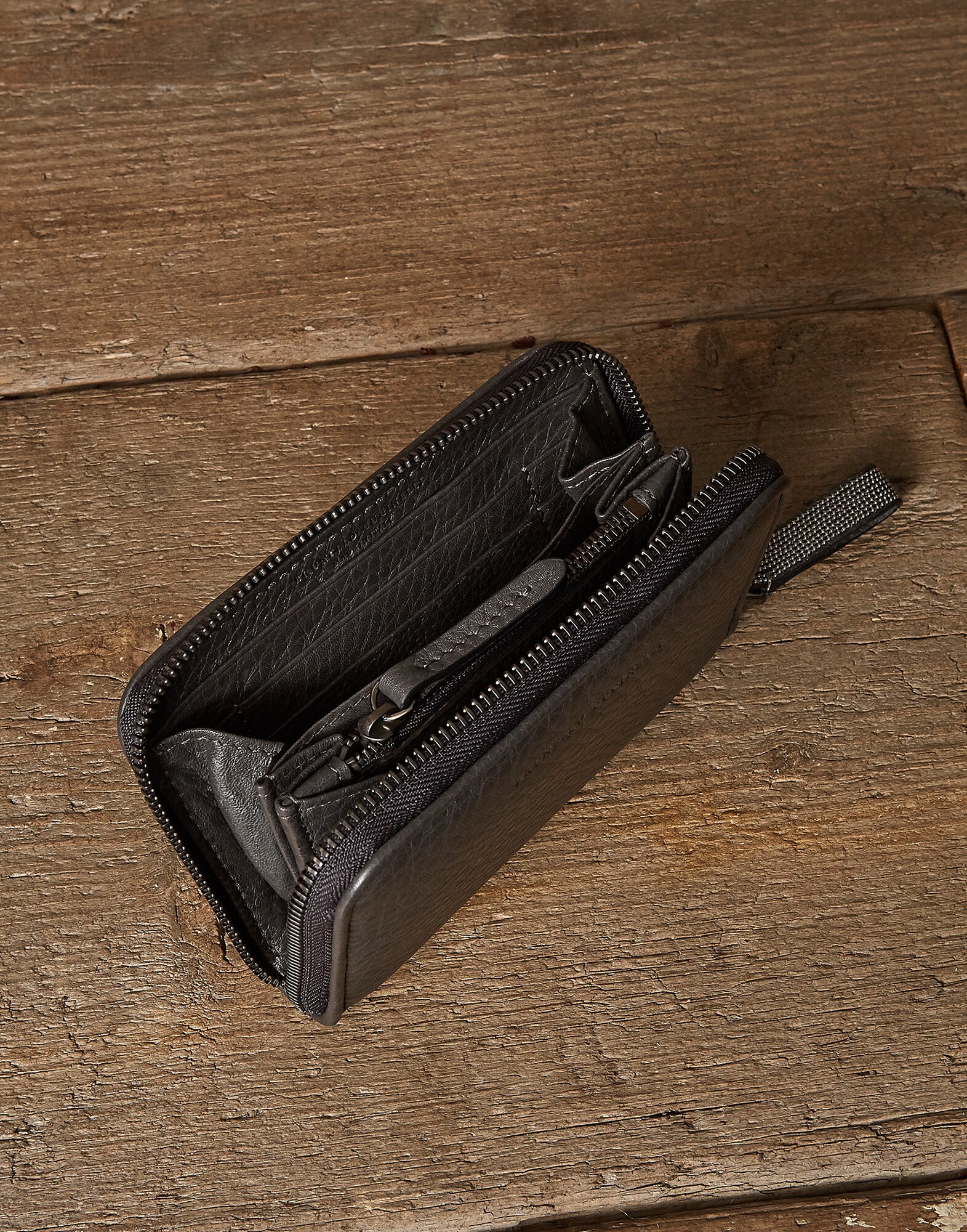 Wallet - Full look