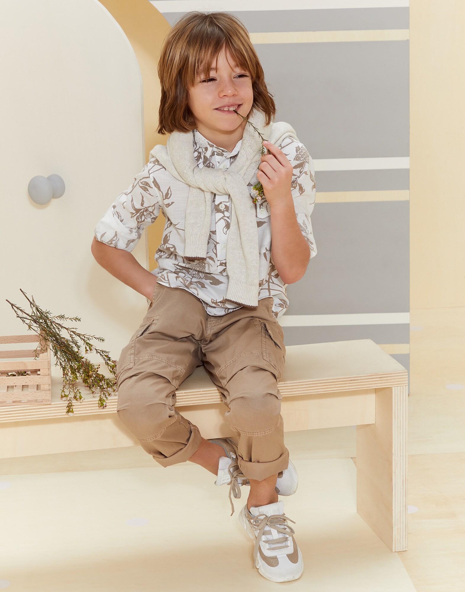 211HOUTFIT35 image number 0