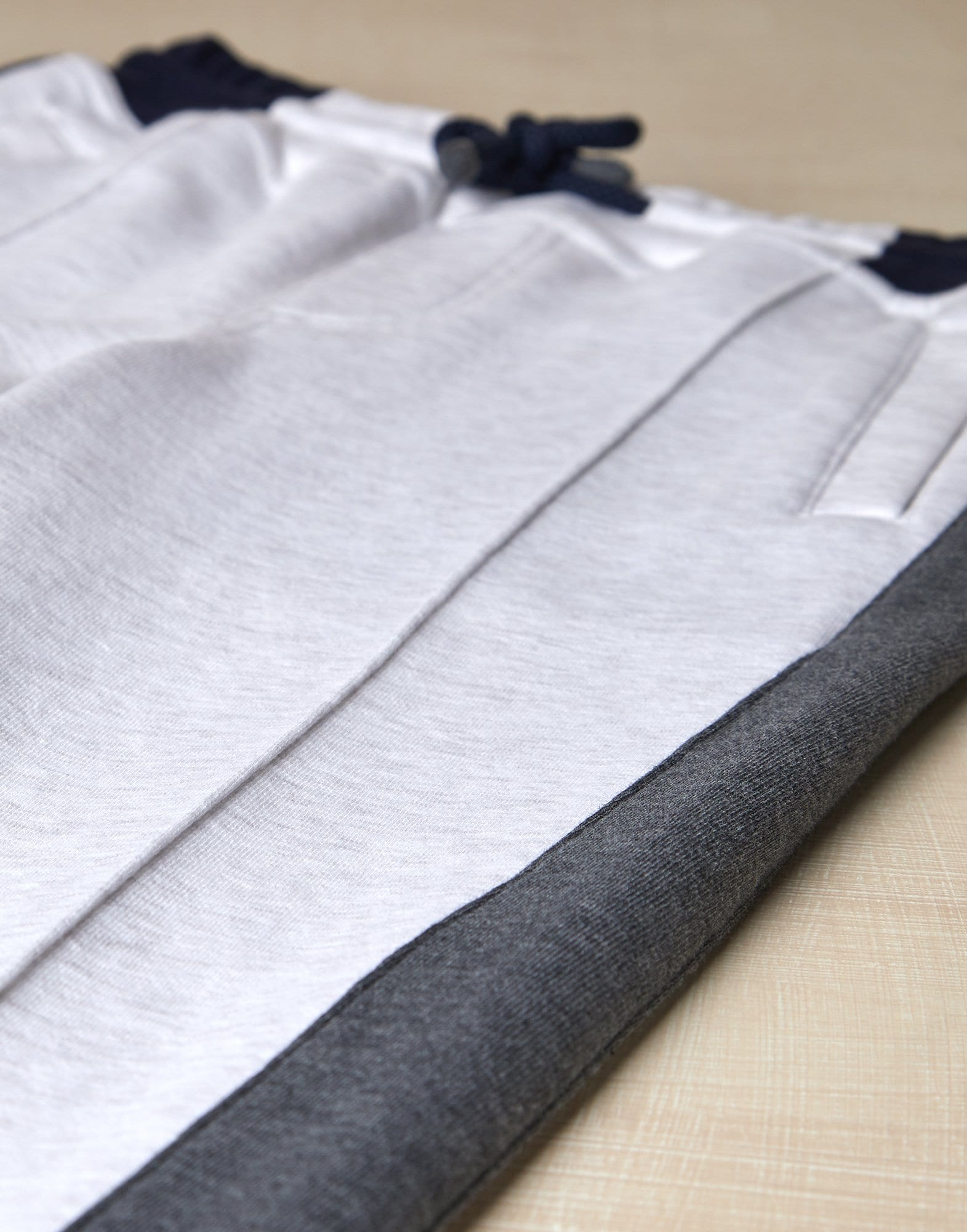 Trousers - Detail view