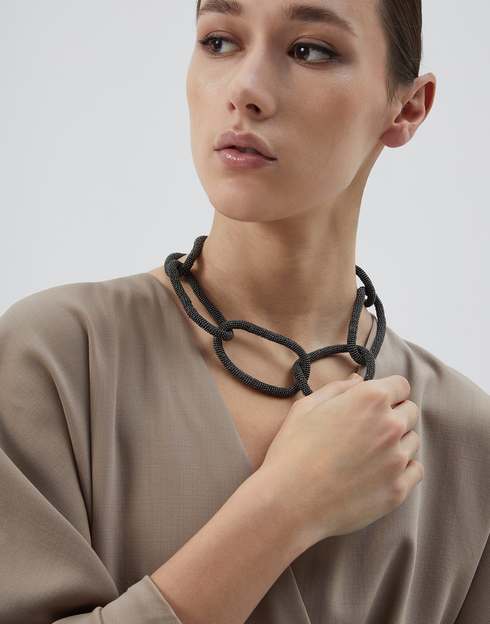 Collier - Editorial