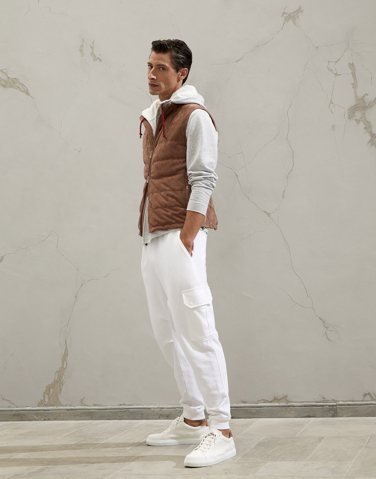 211MOUTFIT81 image number 0
