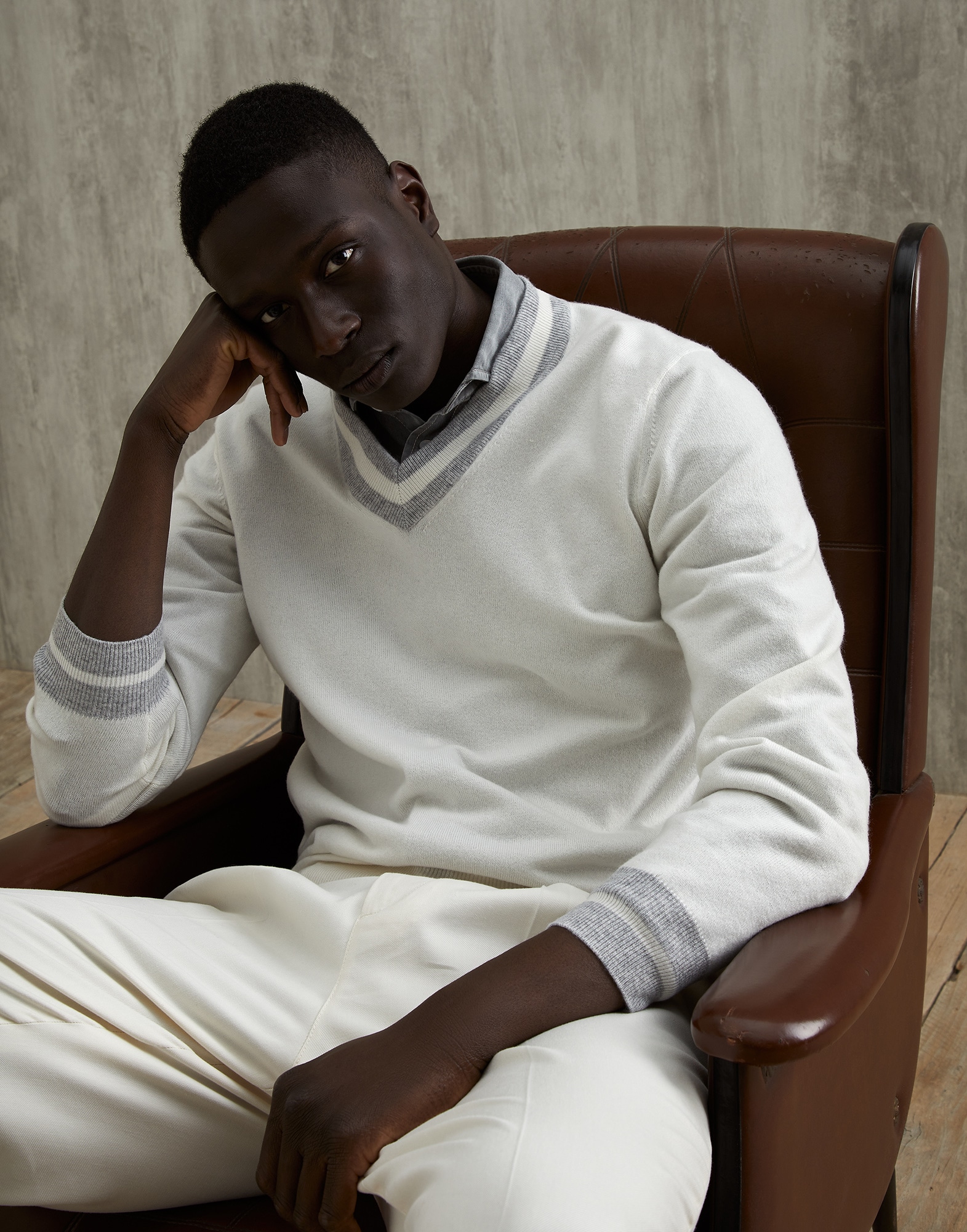 V-neck - Editorial view