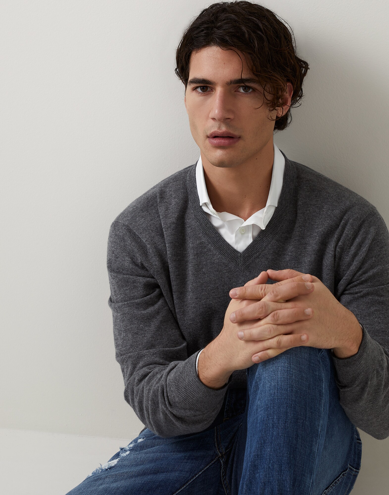 V-neck - Editorial view