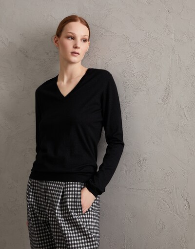 V-neck - Front view