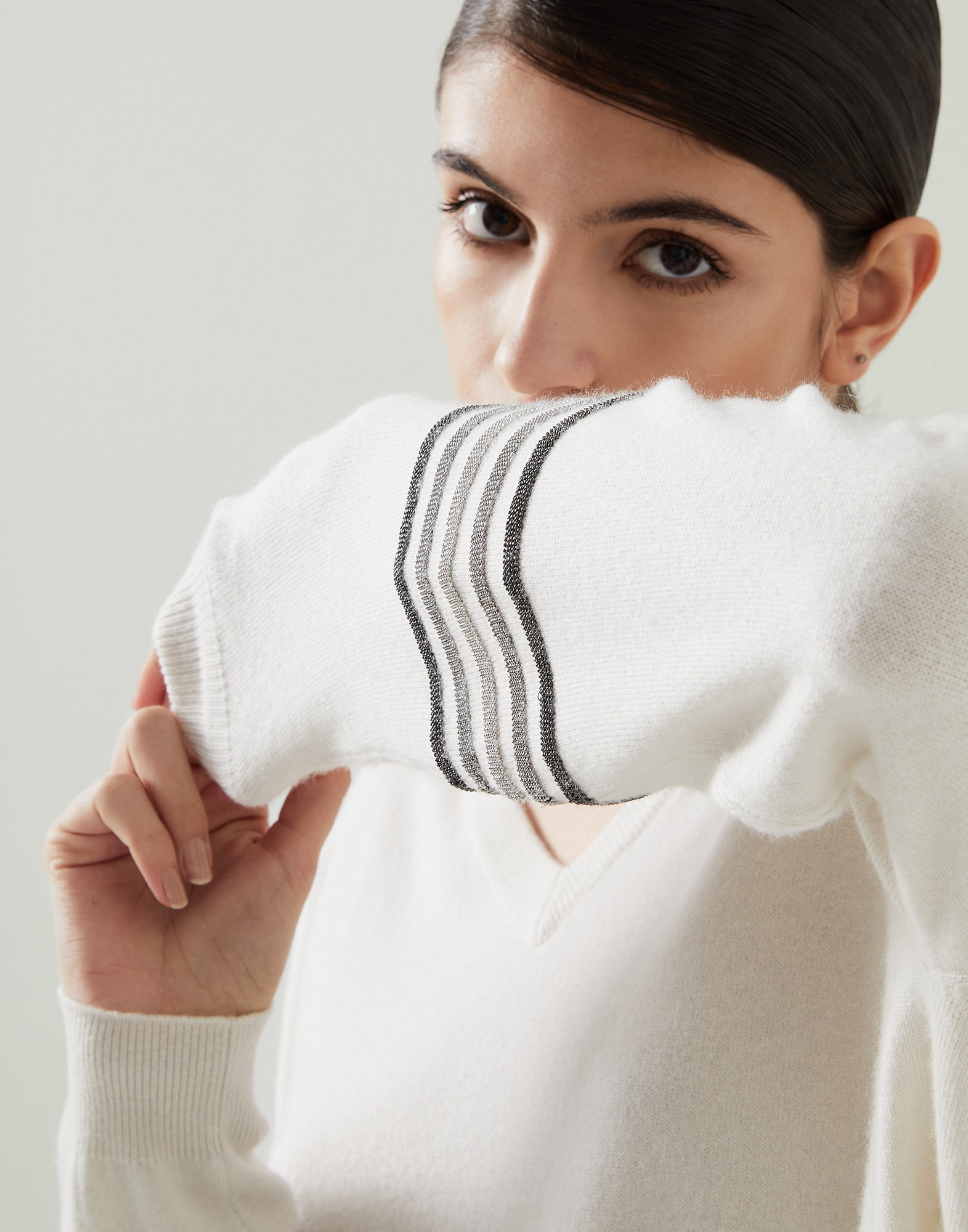 V-neck - Detail view