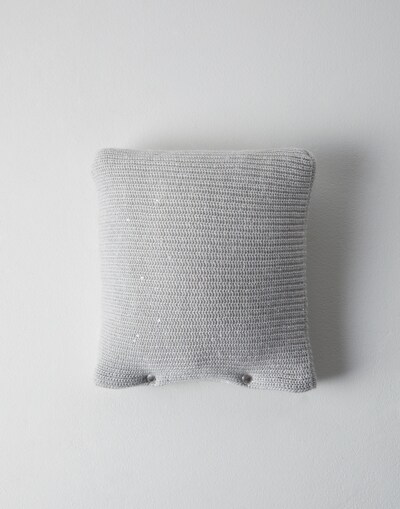 Blankets & Cushions - Front view