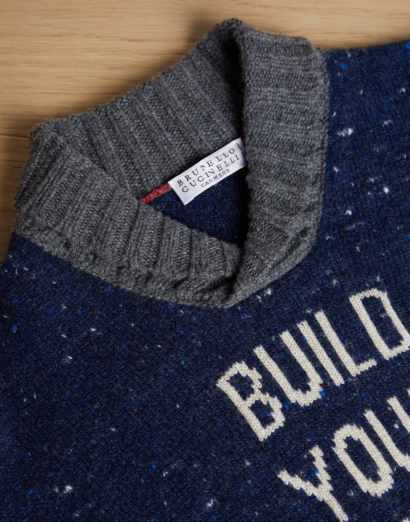 V-neck Sweater - Detail view
