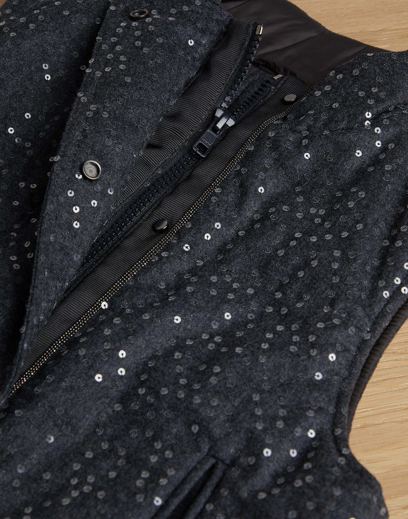 Down Jacket - Detail view