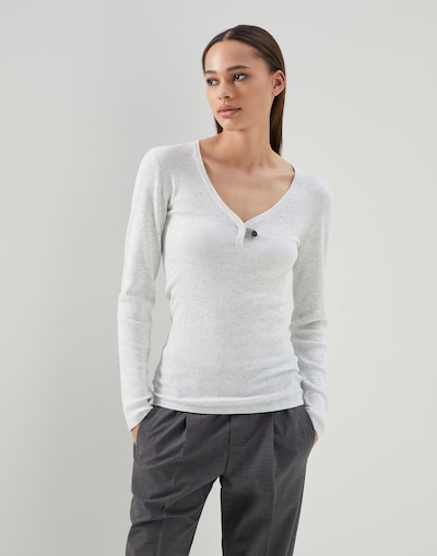 V-neck - Front view