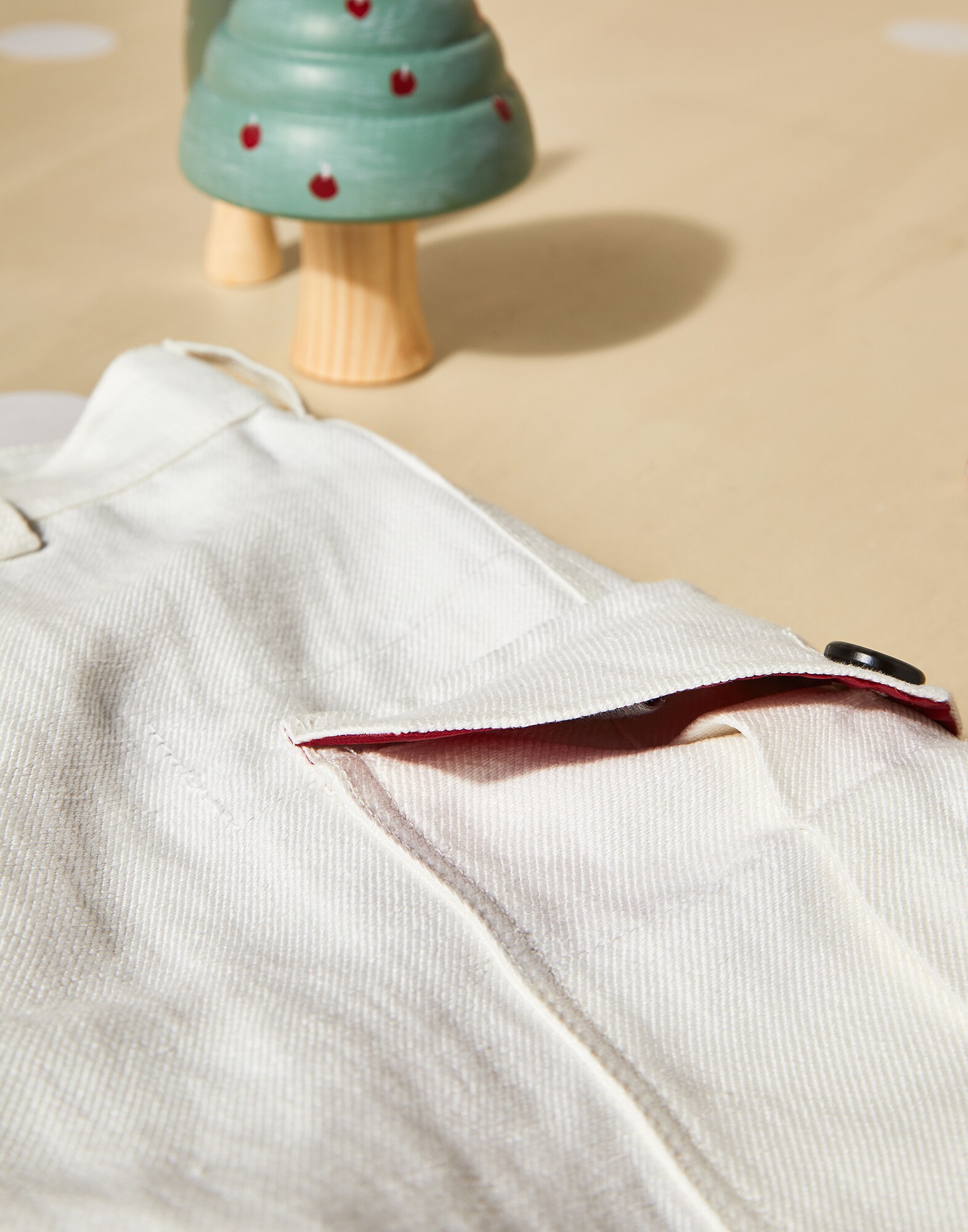 Bermuda Shorts - Detail view