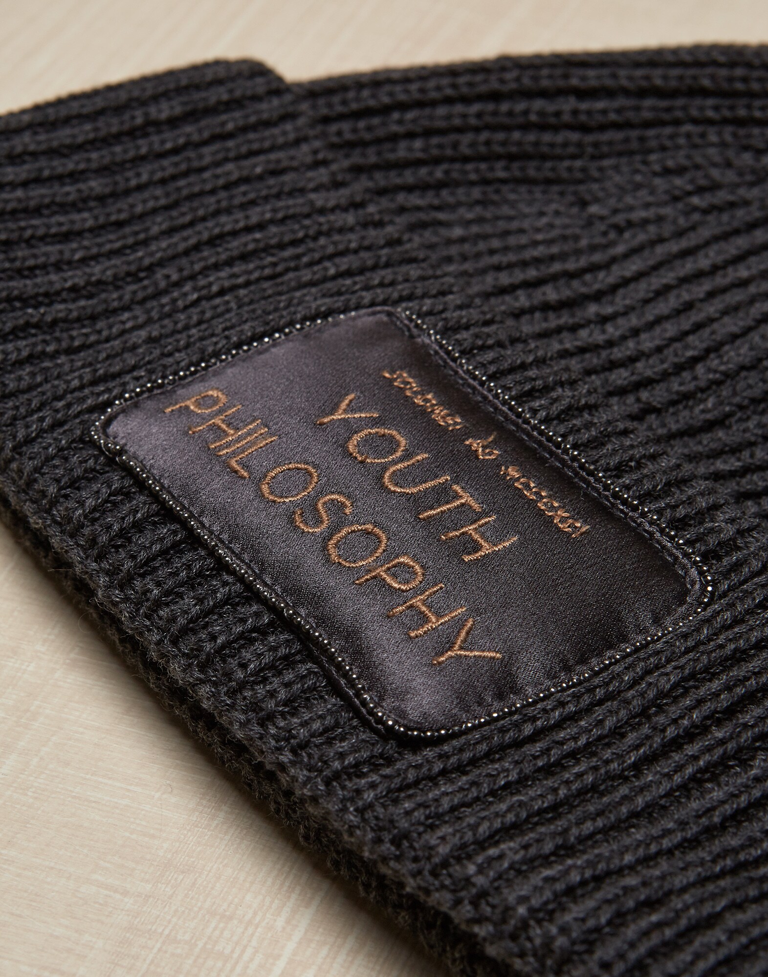 Gloves & Hats - Detail view