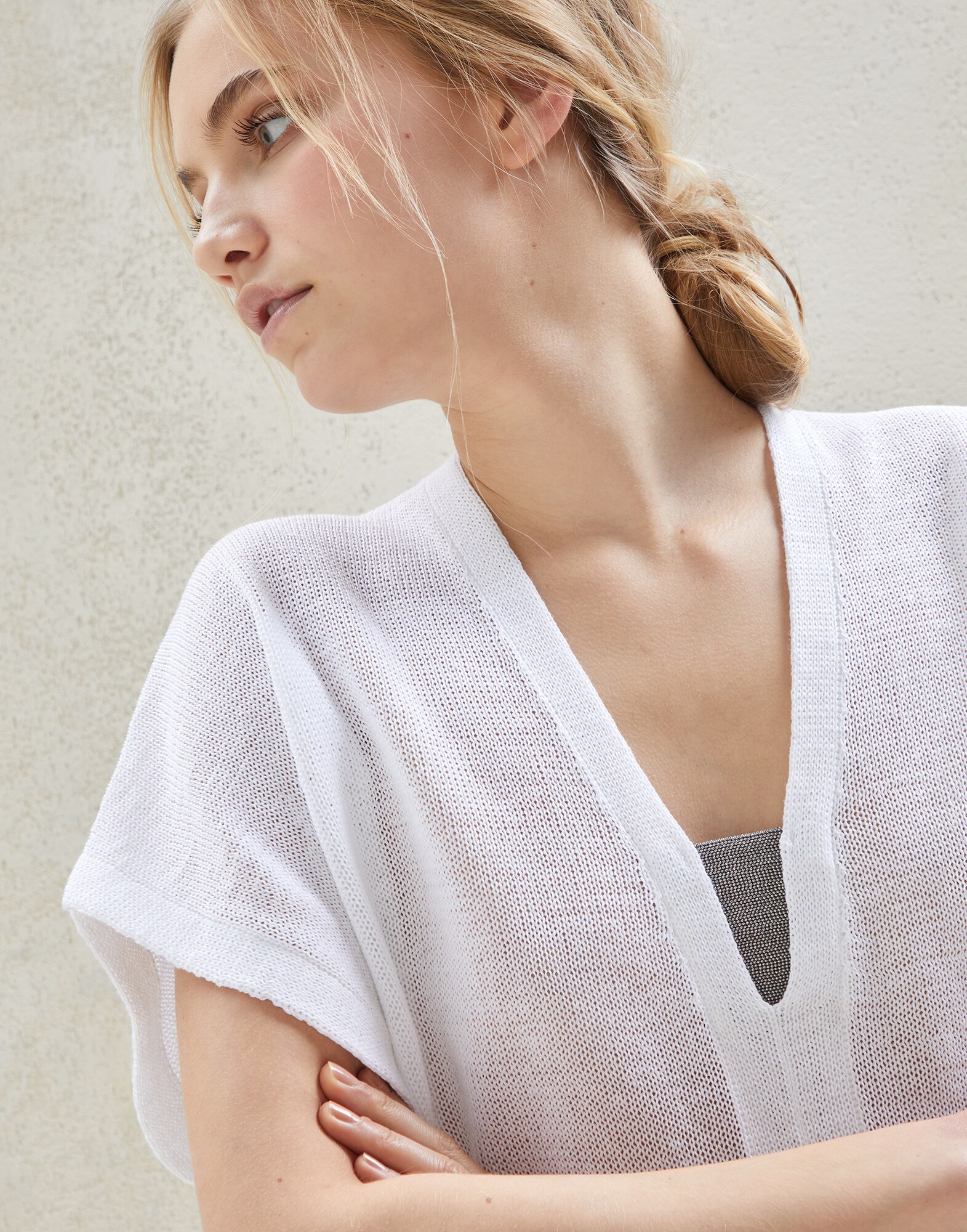 V-neck - Detail view