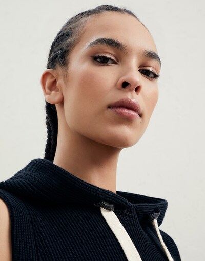 Hooded Sweater - Detail view