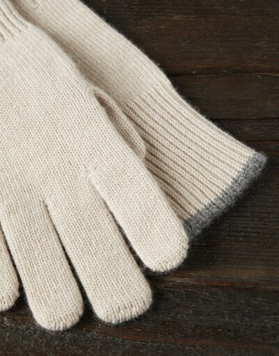 Gloves - Detail view