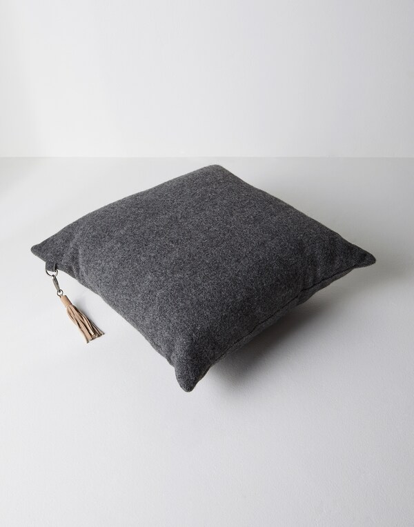 Cushion Dark Grey Lifestyle - Brunello Cucinelli 
