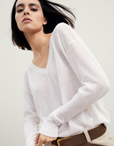V-neck - Editorial view