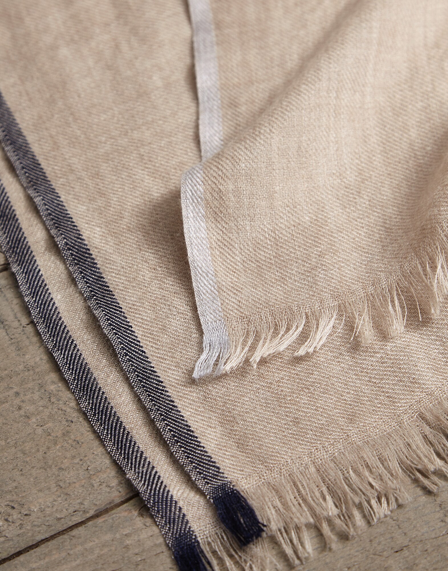 Solid Scarf - Detail view