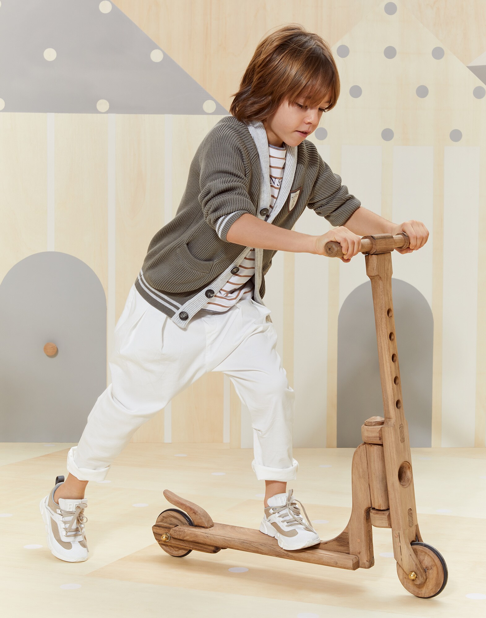 211HOUTFIT11 image number 0