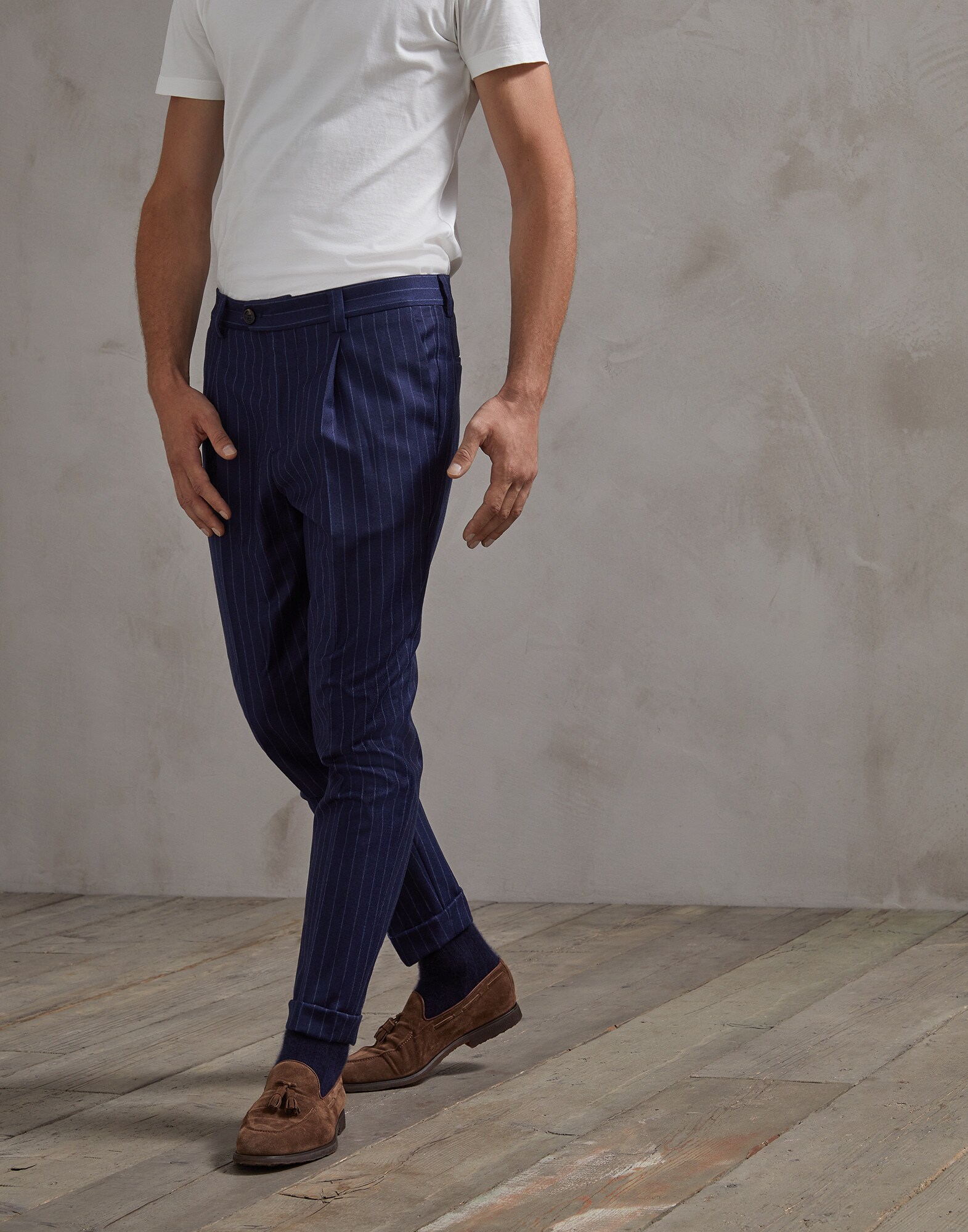 Leisure fit trousers with pleats Marine Blue Man - Brunello Cucinelli