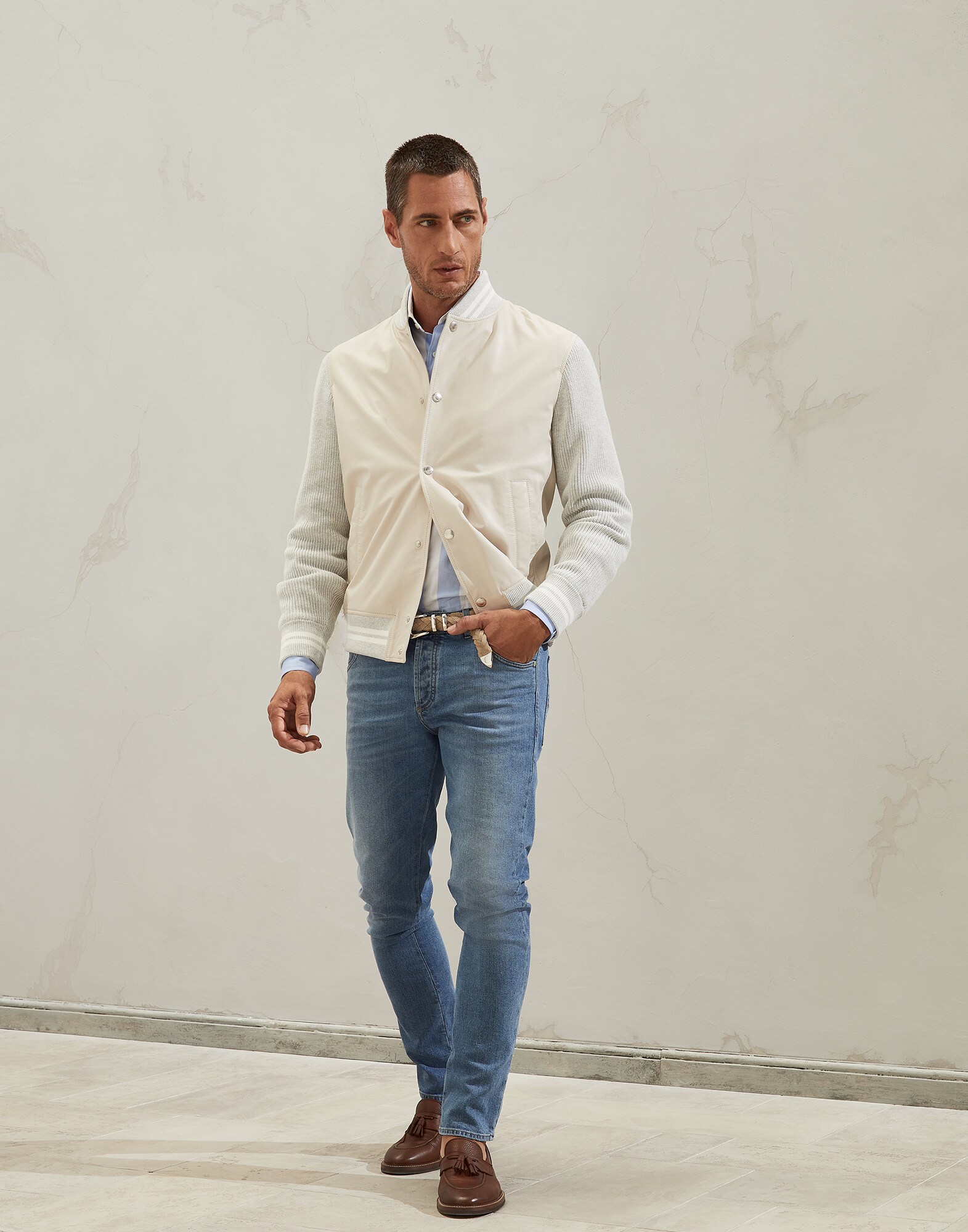 211MOUTFIT33 image number 0