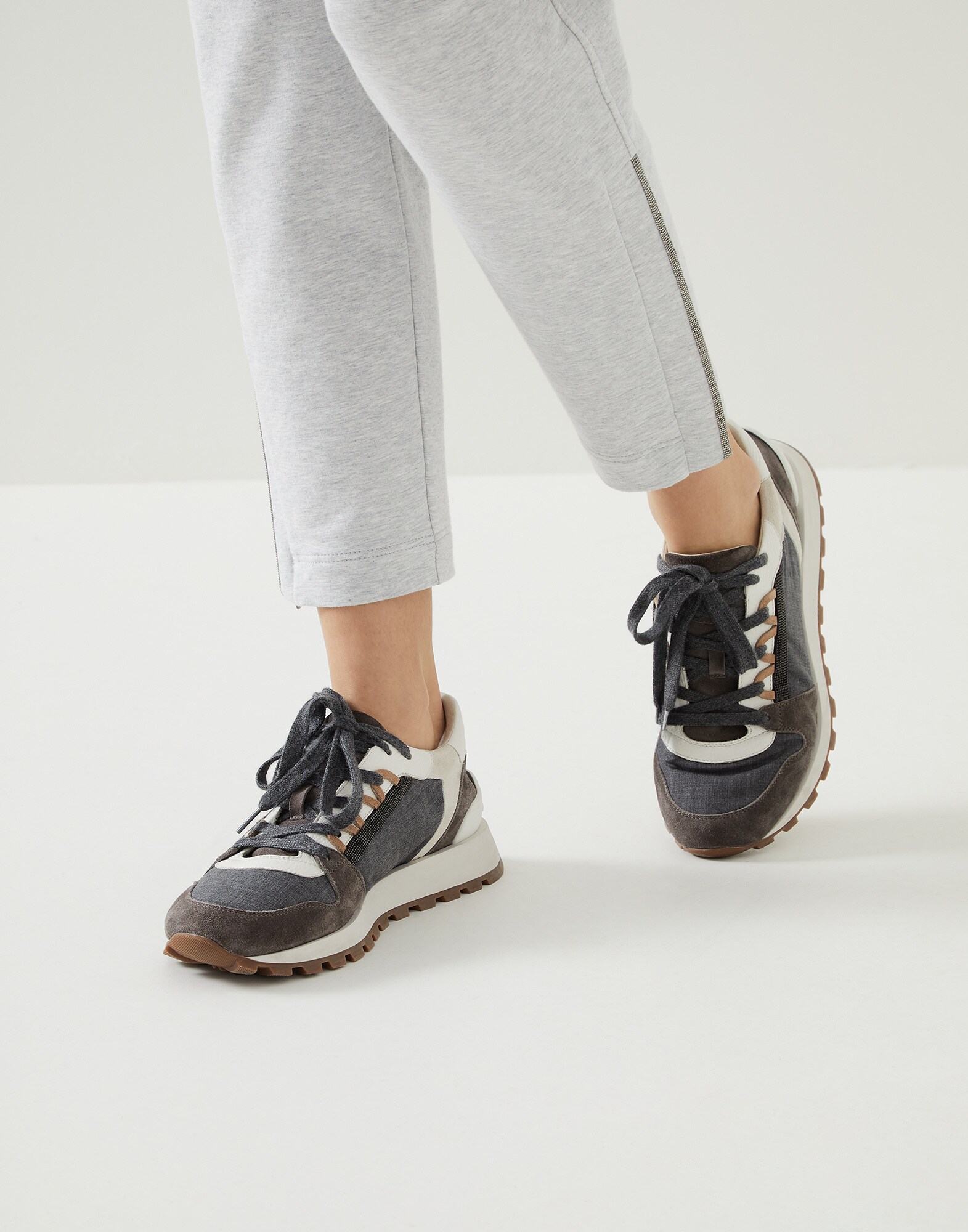 Runners - Editorial view
