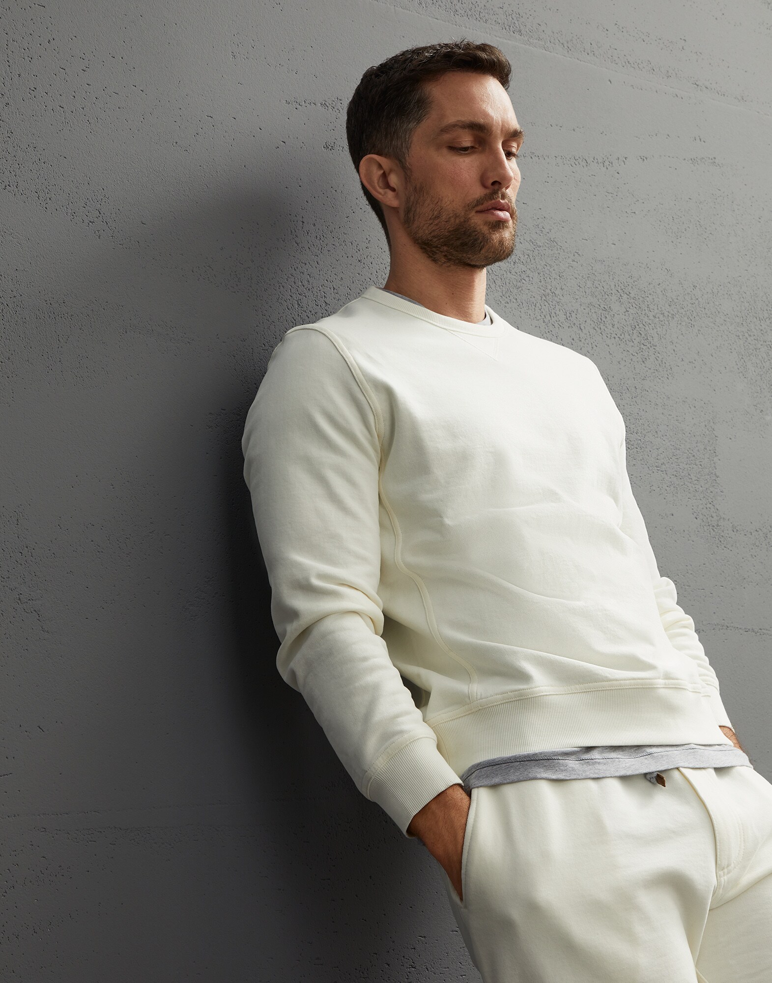 Sweatshirt - Editorial view