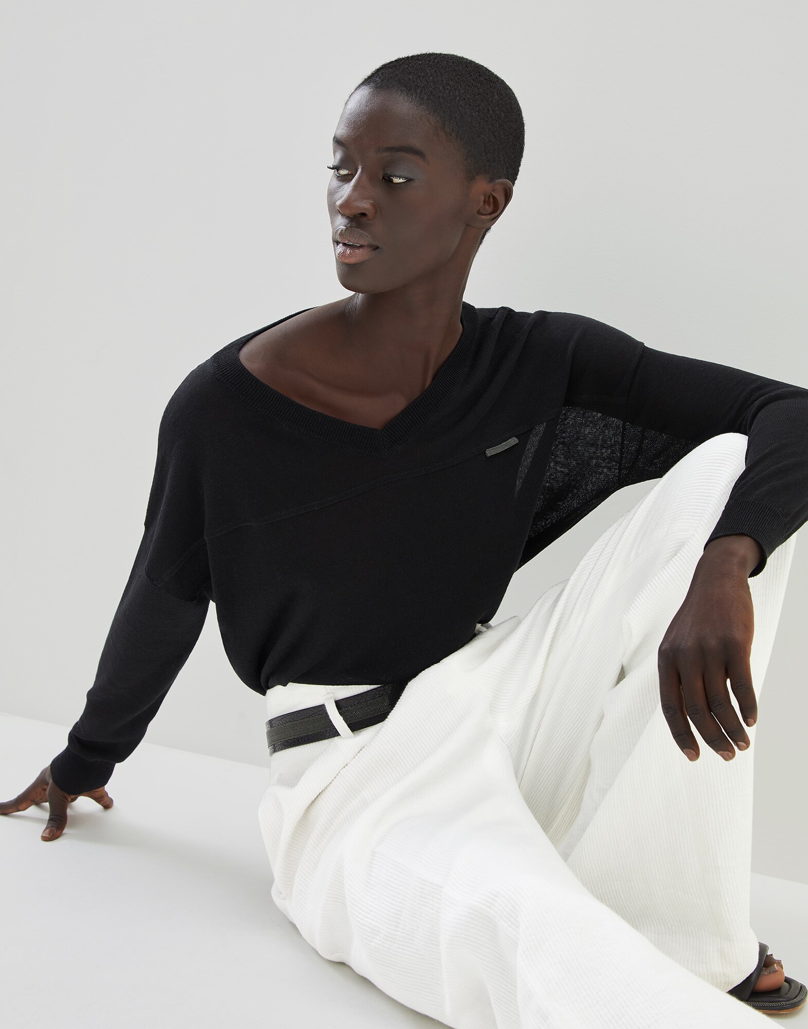 V-neck - Editorial view