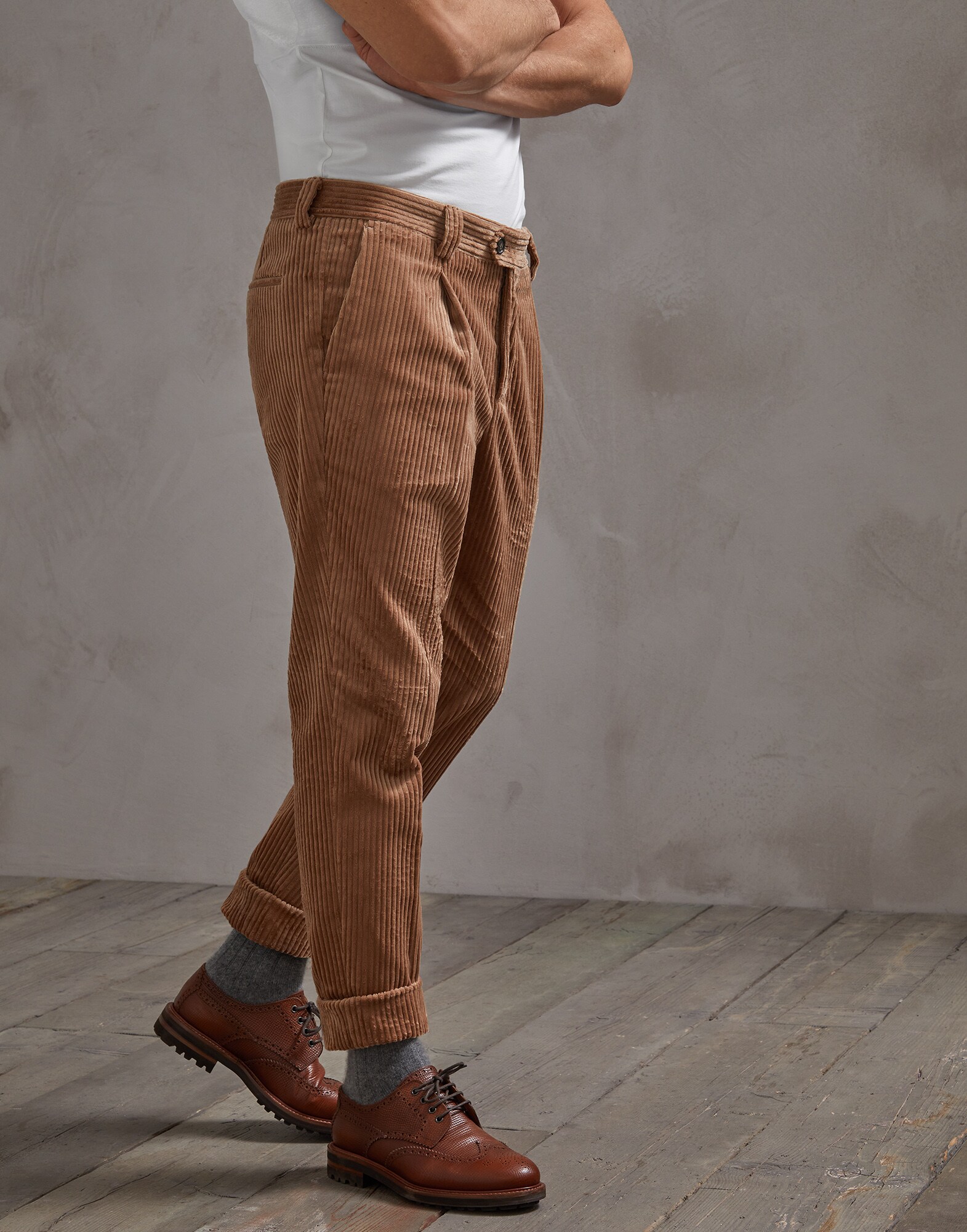 Leisure fit trousers with pleats