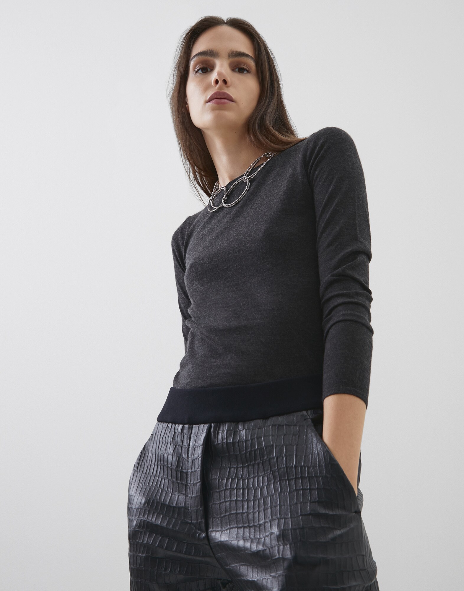 Scoop Neck - Editorial view