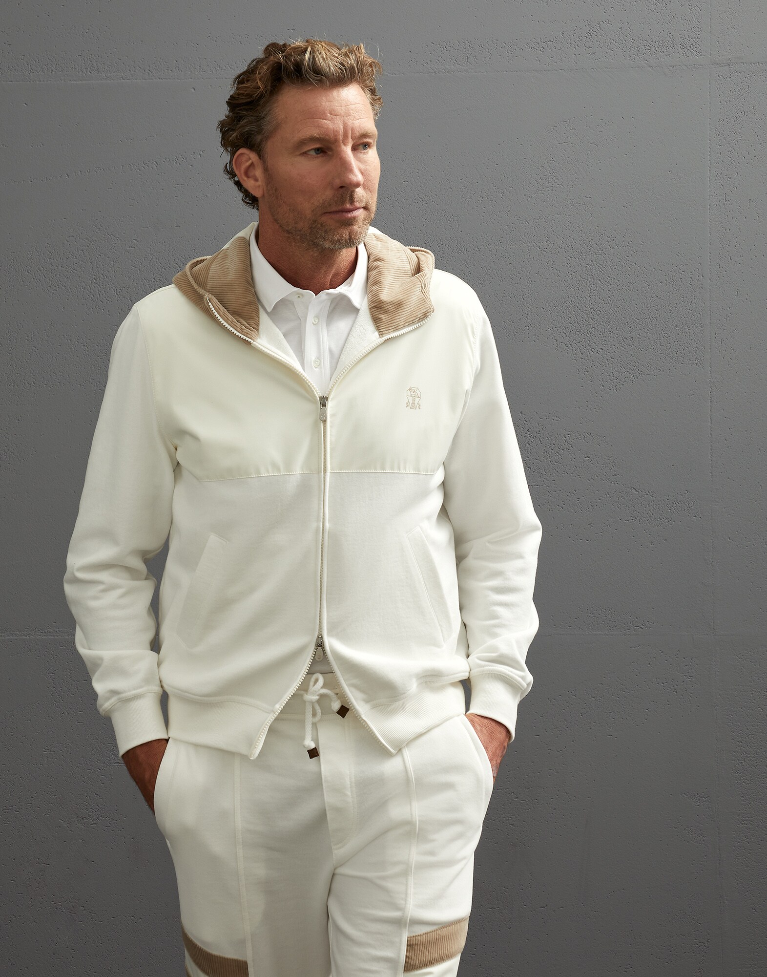 Sweatshirt - Editorial view