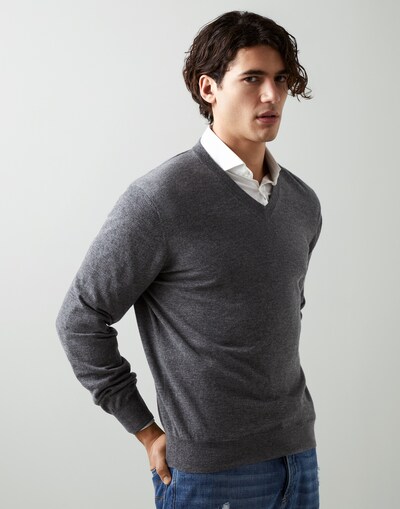 V-neck - Front view