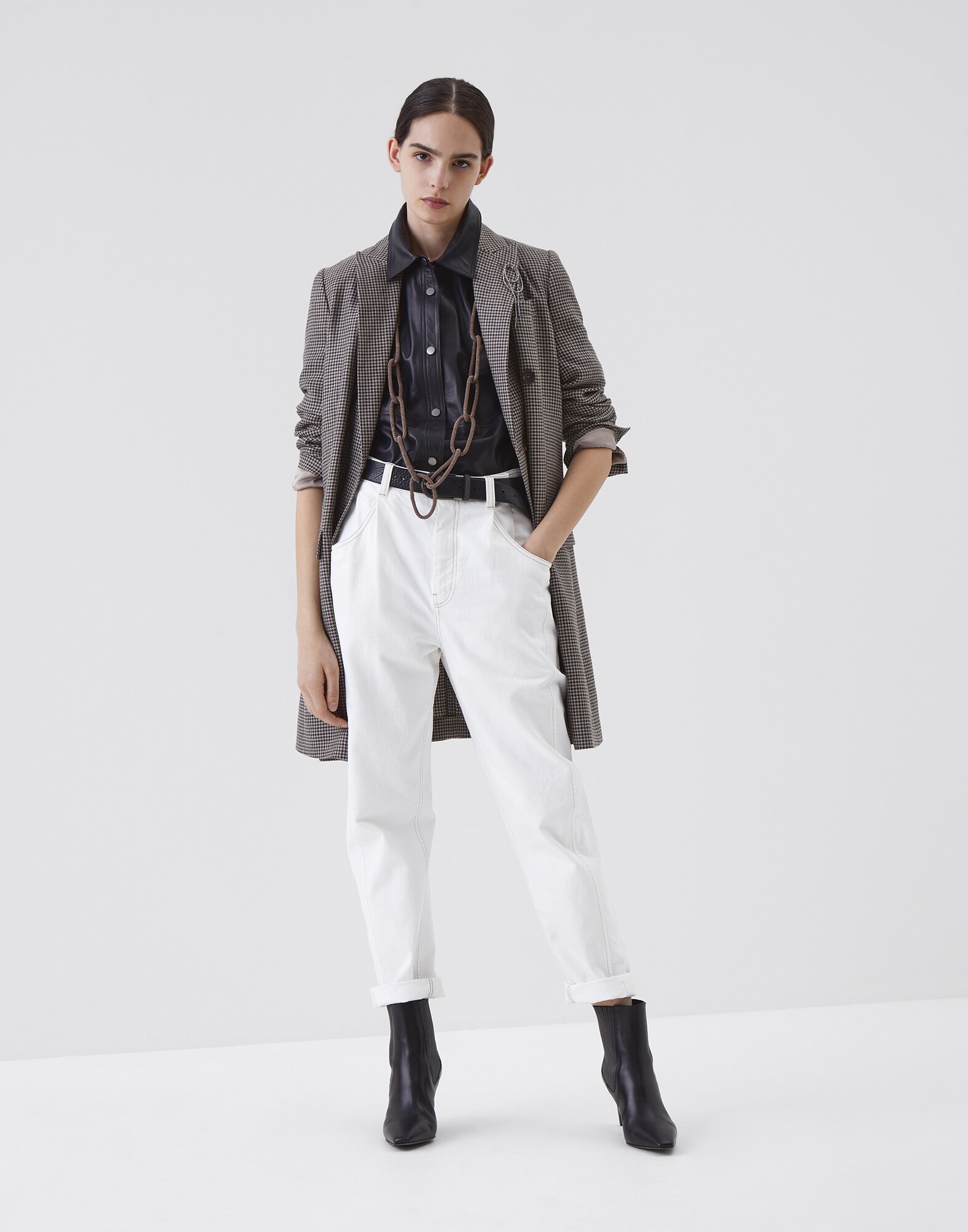 202WOUTFIT12 image number 0