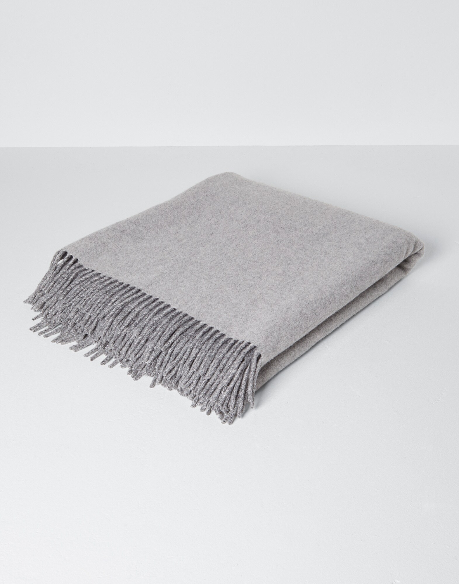 Throws Medium Grey Lifestyle 1 - Brunello Cucinelli