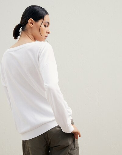 V-neck - Back view