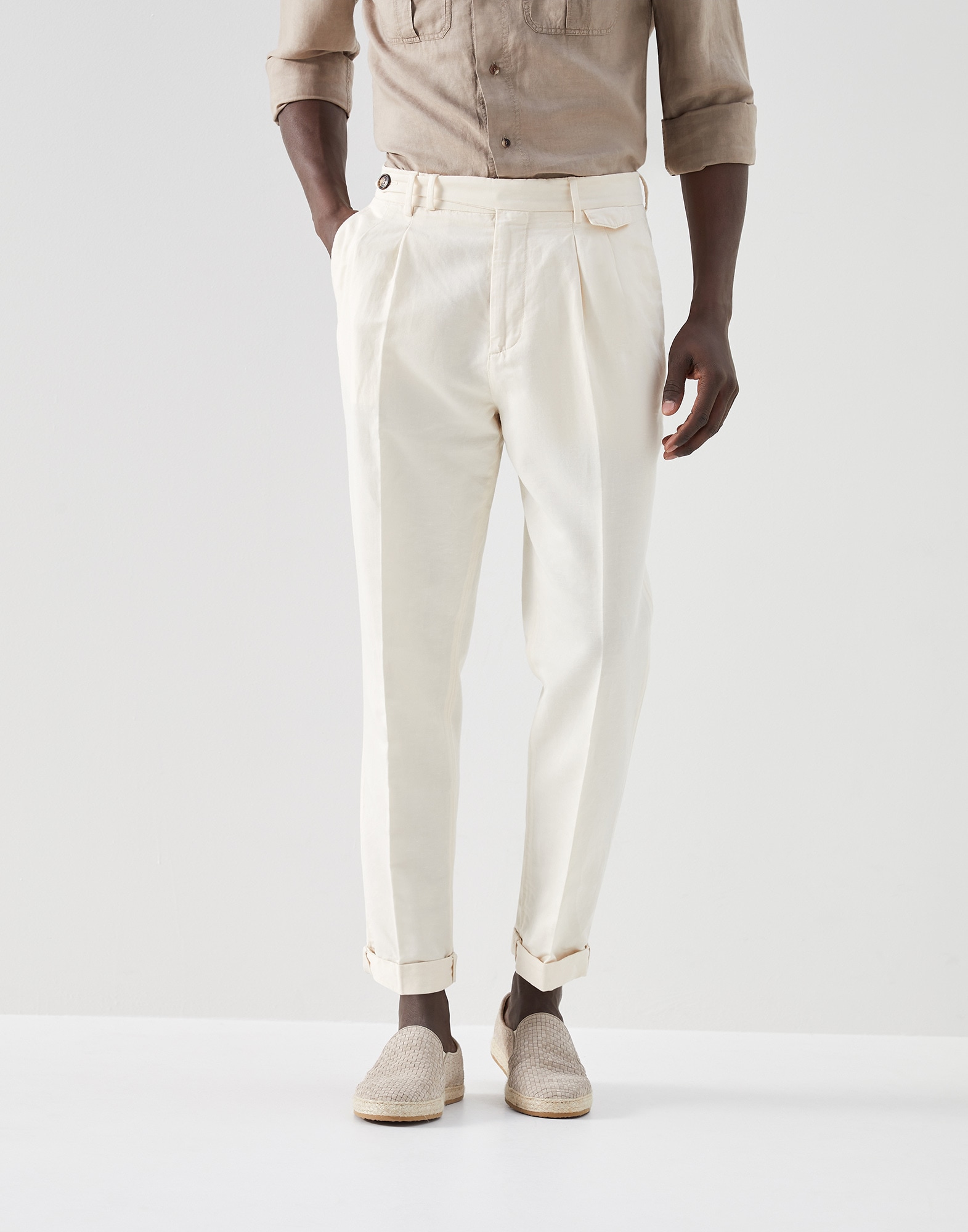 Leisure fit trousers (232MP91DE1920) for Man | Brunello Cucinelli