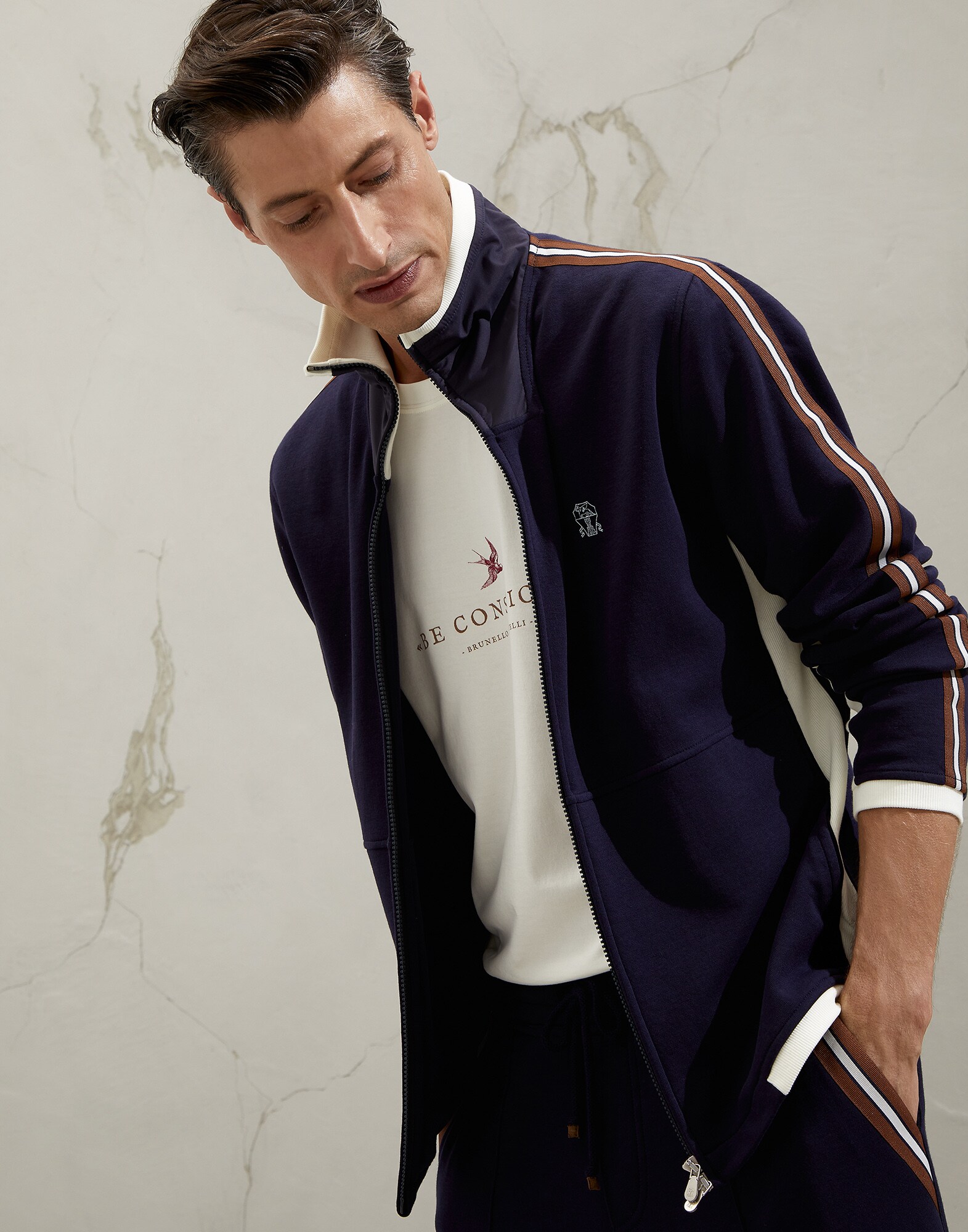 Sweatshirt - Editorial view