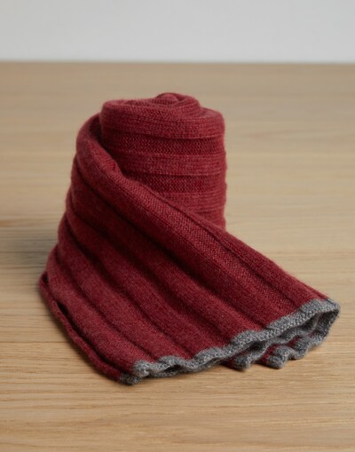 Gloves & Scarves - Front view