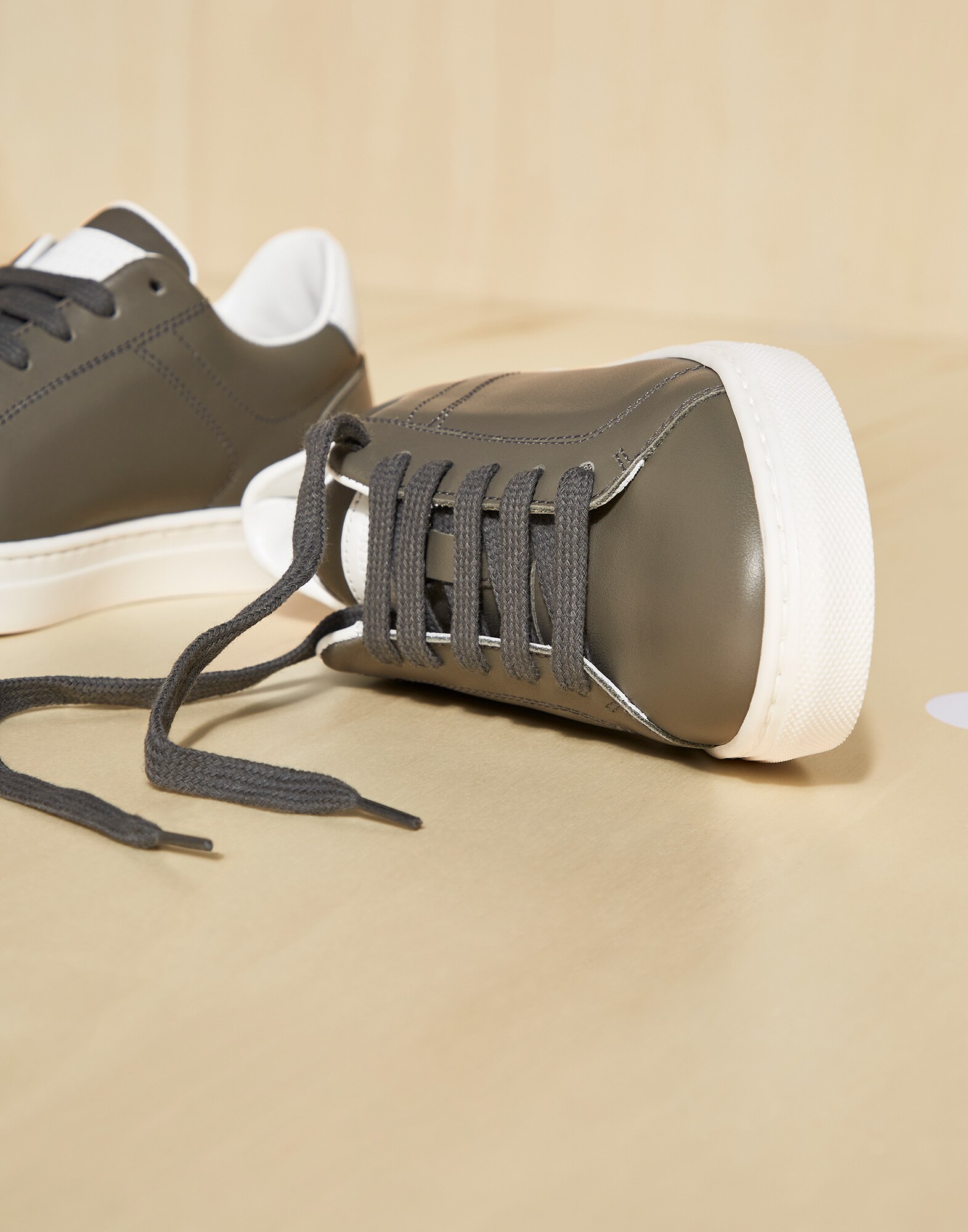 Sneakers - Detail view