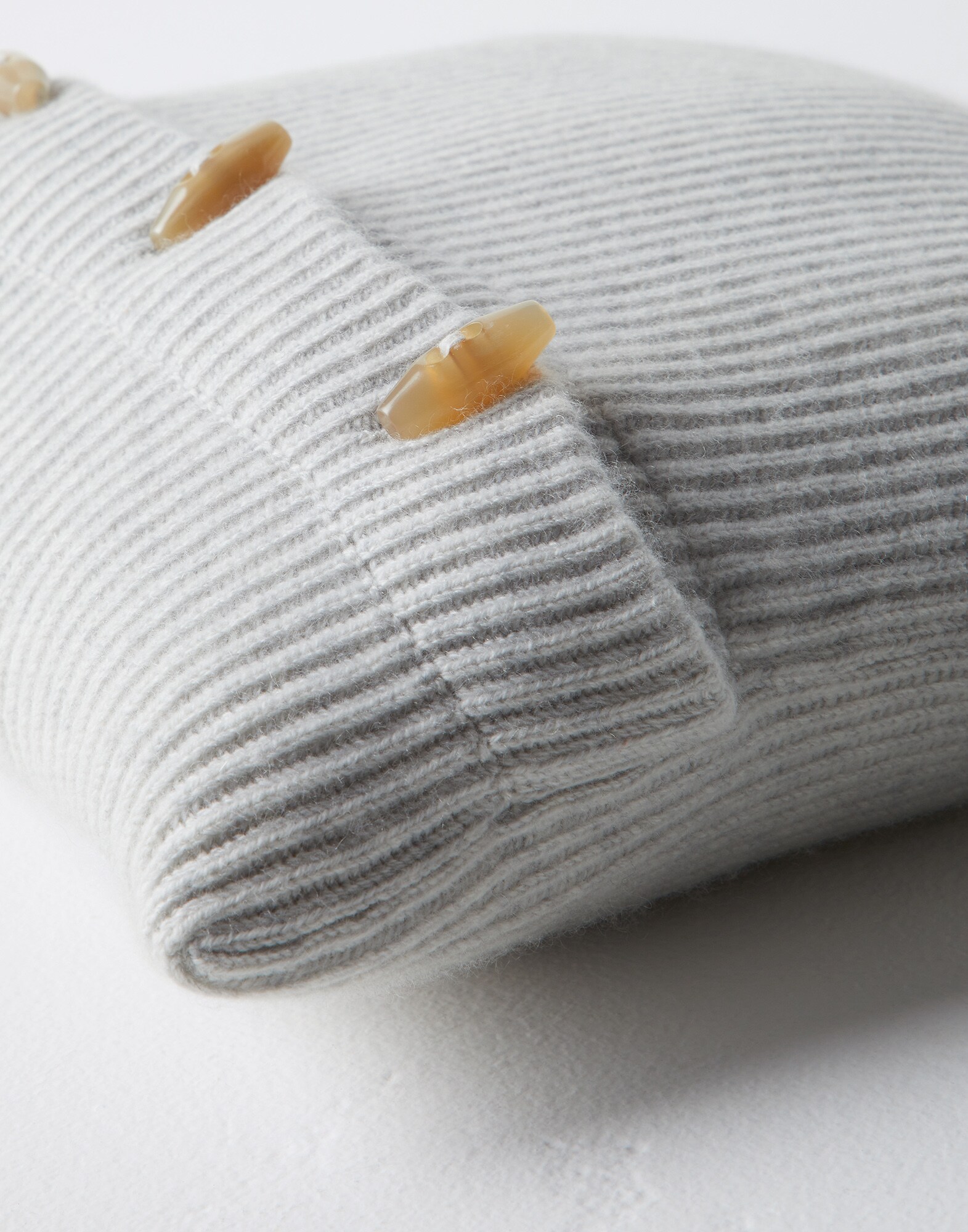 Blankets & Cushions - Detail view