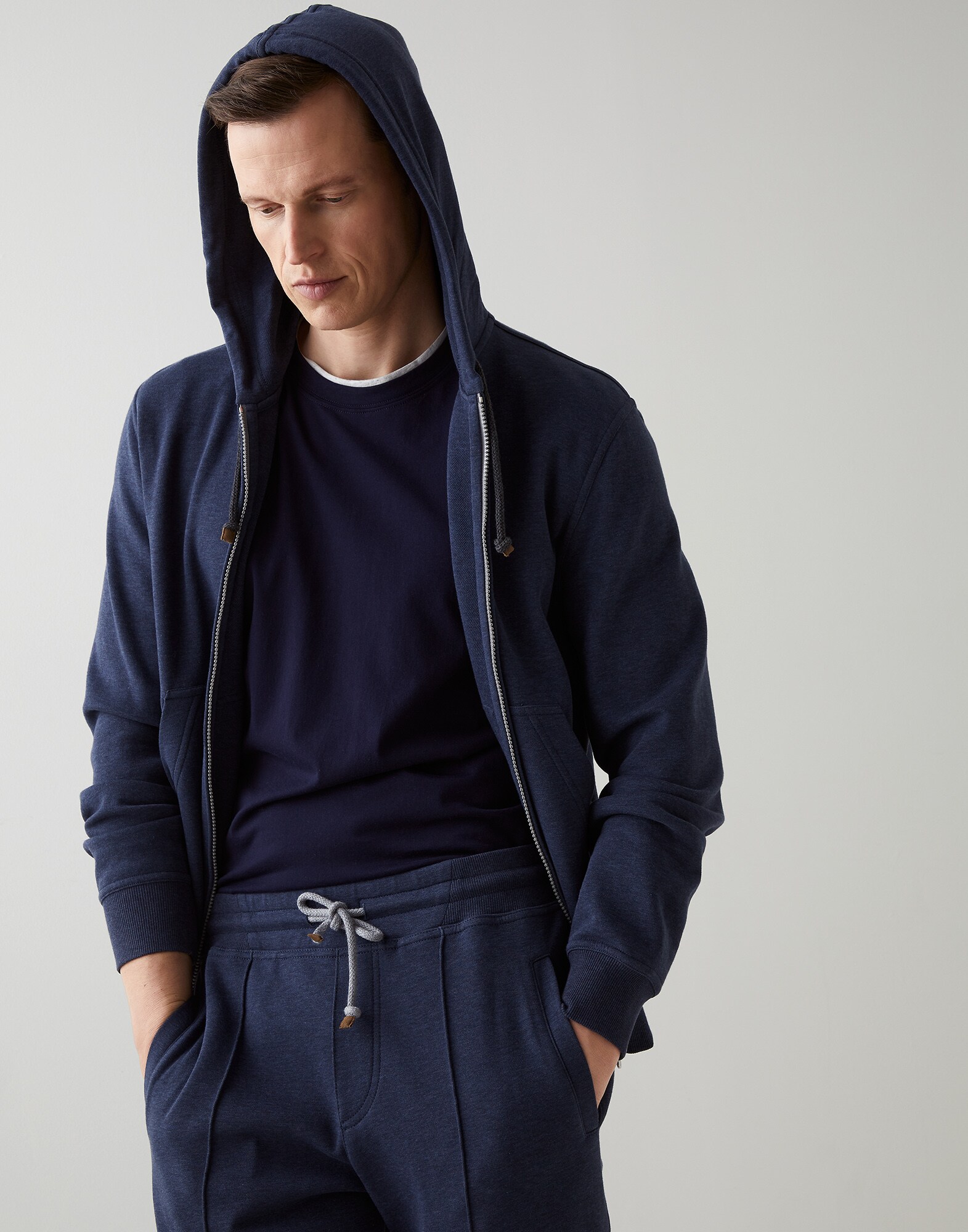 Sweatshirt - Editorial view