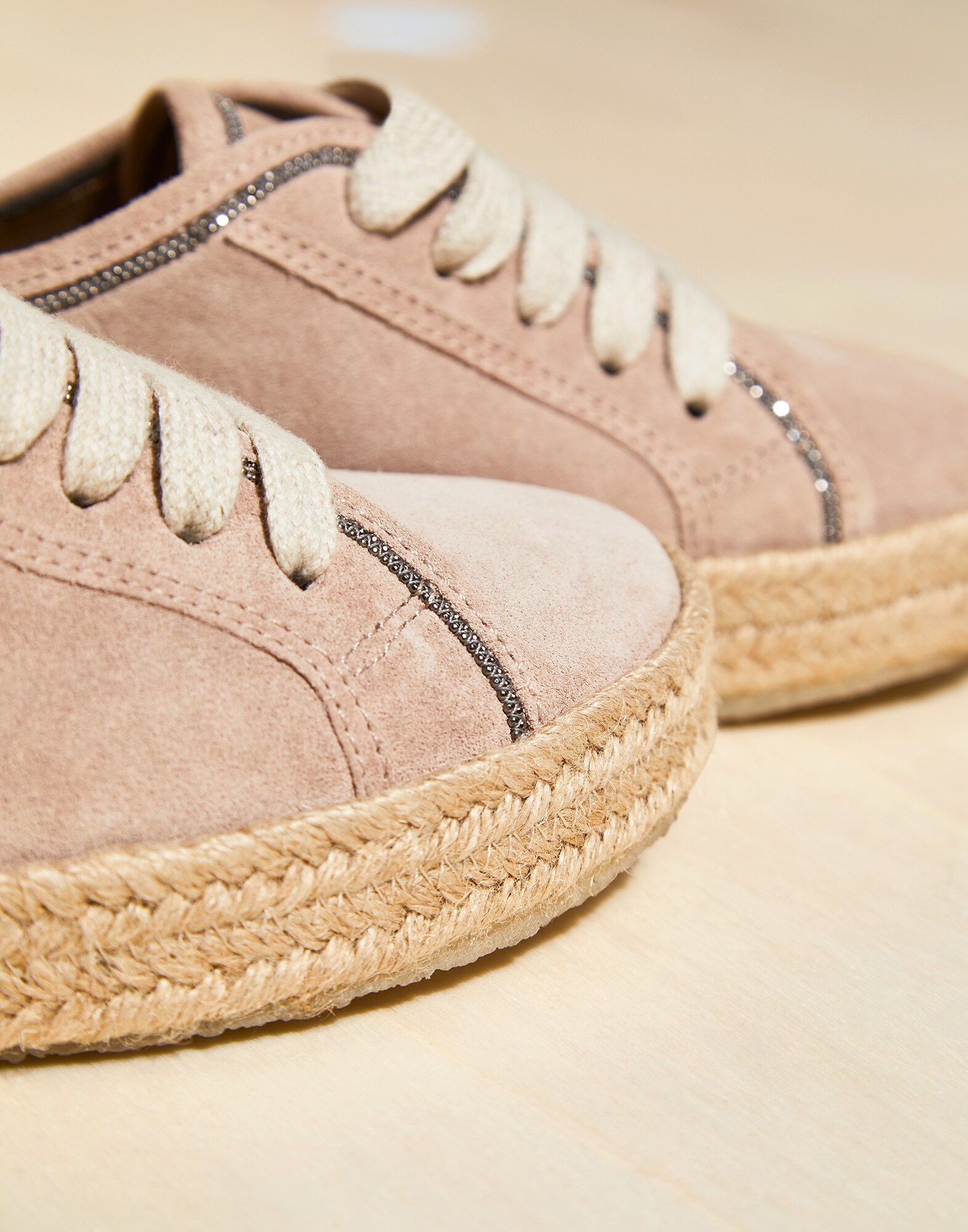 Sneakers - Detail view
