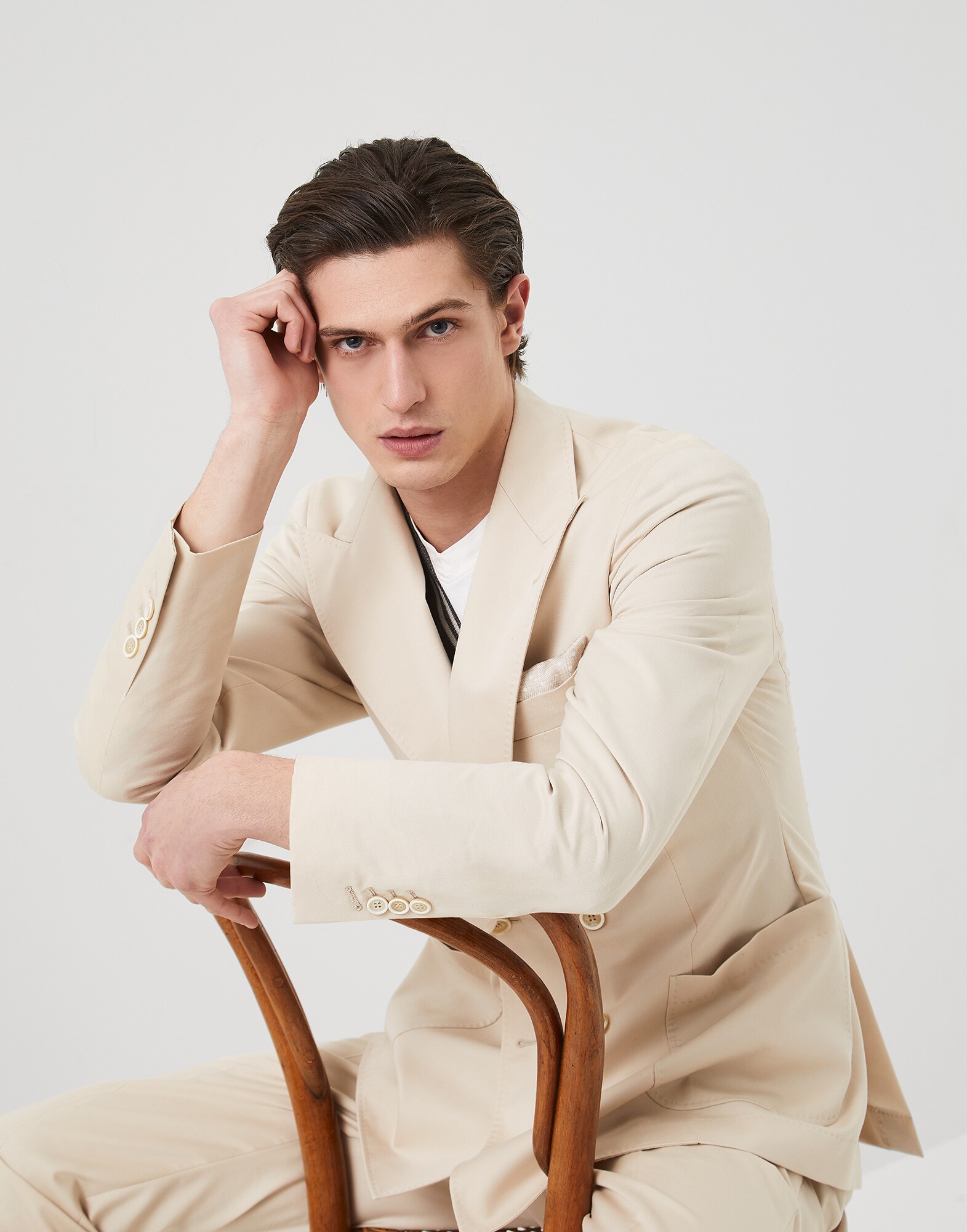 V-neck - Editorial view