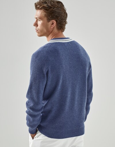 V-neck - Back view