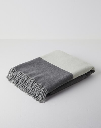 Throws - Front view